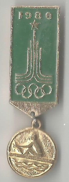 pin urs 1980 og moscow logo on green background with attched golden medal depicting rower v