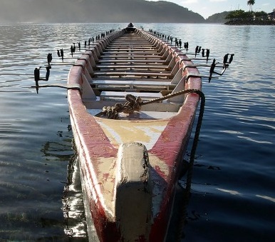 samoan longboat used in the traditional fautasi race